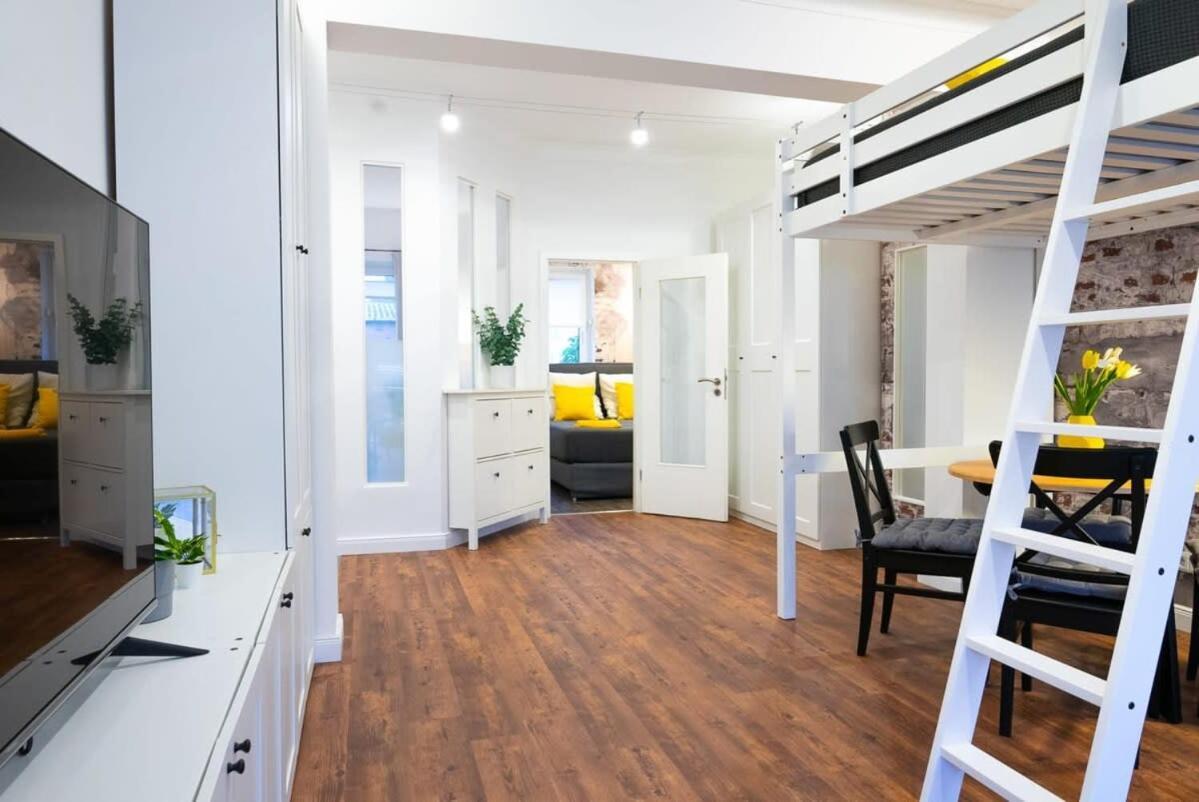 Shabby Chic Apartment In Ideal Location Hamburg Exterior foto